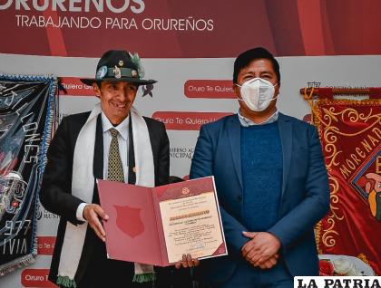 Entrega de reconocimientos a morenadas de Oruro /LA PATRIA  