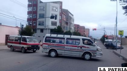 Transporte de Oruro anuncia paro indefinido desde hoy /LA PATRIA 
