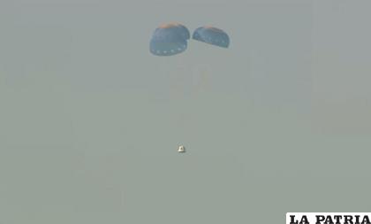 Esta imagen proporcionada por Blue Origin muestra una cápsula espacial después de un lanza-miento fallido /Foto, Blue Origin vía AP