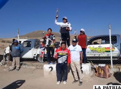 Las damas también fueron parte del espectáculo deportivo /LA PATRIA