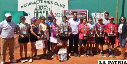 Los campeones en la categoría Sub-14 /LA PATRIA