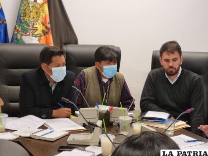 El ministro de Gobierno estuvo en la Comisión de Gobierno y FF.AA. de la ALP /LA PATRIA