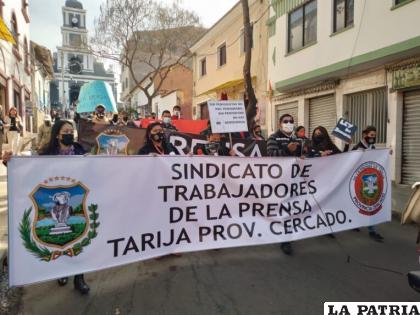 Trabajadores de la prensa de la ciudad de Tarija marcharon este lunes 12, en defensa del secreto de fuente informativa /Diario La Voz de Tarija