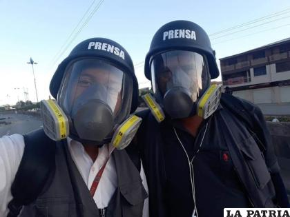 Los periodistas realizaron un plantón frente a la FGE /Erbol