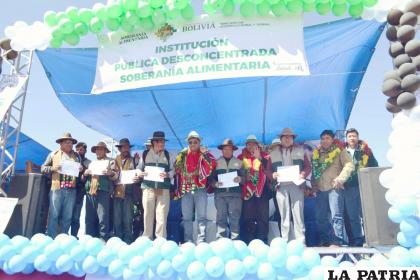 Acto de entrega de insumos agrícolas /LA PATRIA