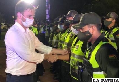 El ministro de Gobierno, Eduardo Del Castillo junto a la Policía Boliviana /RR.SS.