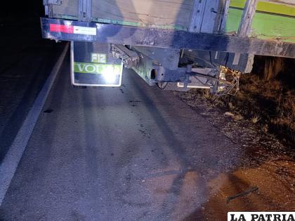El conductor del vehículo habría colisionado por alcance contra el camión /Tránsito
