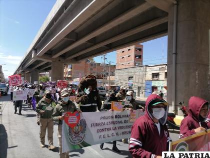 La Felcv marchando junto a estudiantes /Policía