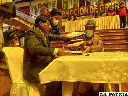Principales autoridades de la Gobernación y La Rivera firmaron ayer el convenio/ LA PATRIA  