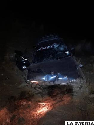El coche terminó con daños de magnitud en su estructura /Tránsito