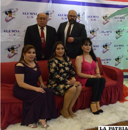 Directorio de la Asociación de Exalumnos: Juan Pablo Arce, Nino Murillo, Patricia Mendoza, Marcela Castillo y Claudia Calderón