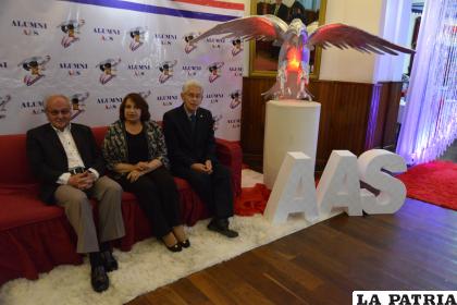 La Senior 66, una de las más antiguas de la velada: Marcela Arias, Hugo Morales y Gustavo Ortiz