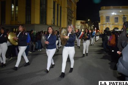 Las exalumnas volvieron a tocar sus platillos junto con la banda