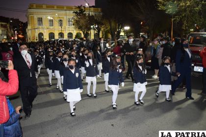 Los más pequeños también rindieron homenaje a su colegio