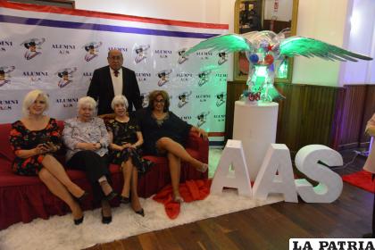La Senior 68, elegantes para la ocasión

