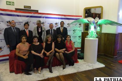 Presentes en el homenaje al Anglo American School, la Senior 86
