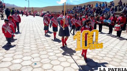 Estudiantes de la U.E. Sebastián Pagador, desfilan por su centenario /Cortesía