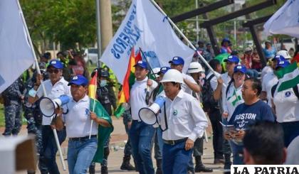 El ministro de Obras Públicas, ?dgar Montaño, durante el aniversario cruceño la pasada semana /La Razon