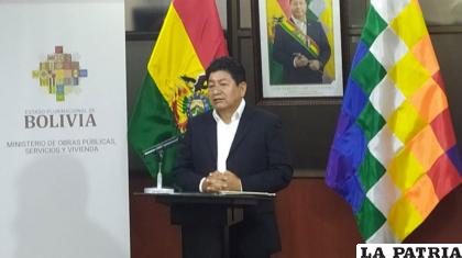 El ministro ?dgar Montaño en conferencia de prensa 
/ERBOL