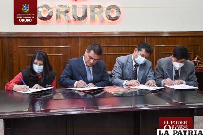 Firma de convenio permitirá mejorar los accesos de servicios oftalmológicos /GAD-ORU
