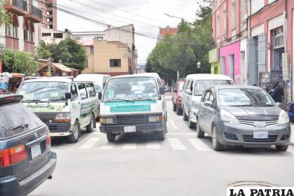 Los vecinos anuncian resistencia ante anuncio de incremento en pasajes /LA PATRIA