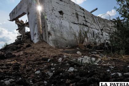 Granero destruido en la línea del frente en la región de Járkov, en el este de Ucrania. /EFE