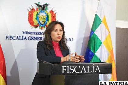 La representante del Ministerio Público de Potosí en contacto con la prensa /Fiscalía Potosí