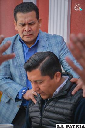 El apóstol ?dgar Ortuño con el alcalde Adhemar Wilcarani / Cortesía