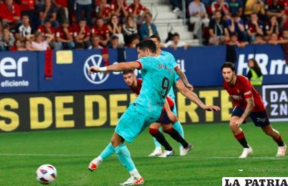 Lewandowski de penal marcó el gol del triunfo del Barcelona /as.com