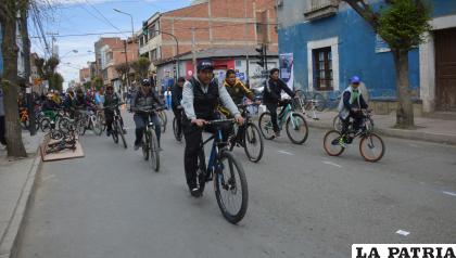 La caravana ciclística recorrió diferentes puntos de la ciudad /LA PATRIA