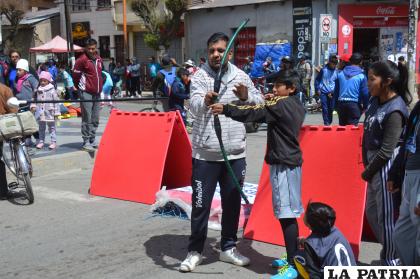 Una nueva disciplina, tiro con arco, muchos se interesaron por este deporte /LA PATRIA