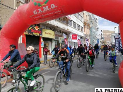 Caravana ciclística por el Día del Peatón /LA PATRIA