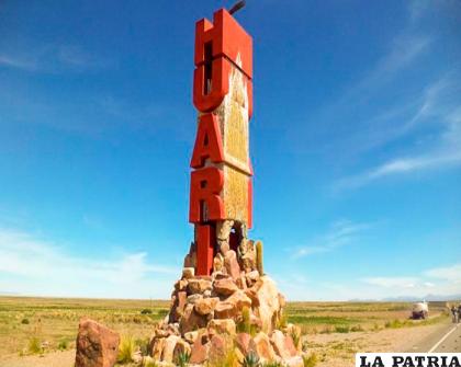 Estructura en homenaje a Santiago de Huari y su principal actividad económica como la producción de cerveza /Archivo Cámara de Senadores