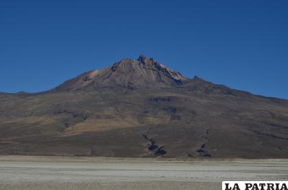El volcán Thunupa /LA PATRIA