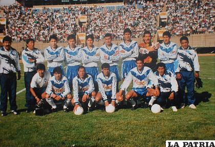 Marcos Ferrufino en el equipo de San José de 1996 (el cuarto de los parados de derecha a izquierda) /LA PATRIA
