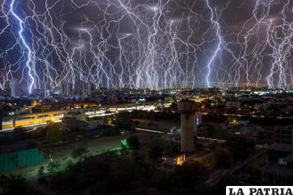 Se registraron aproximadamente 61 mil rayos durante la tormenta que azotó India /Internet