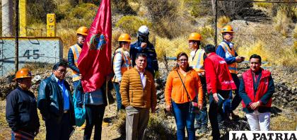 Autoridades y representantes de las empresas en el terreno de la Refinadora de Zinc /Gador 
