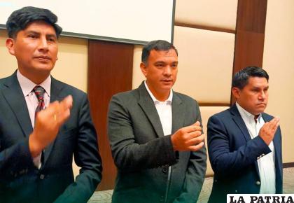 Wilson Estrada, Alejandro Mancilla y Juan Carlos Cardozo fueron suspendidos /FBF
