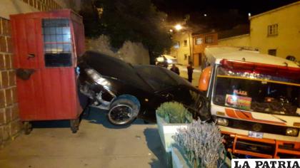 El impacto del microbús contra el otro vehículo fue bastante fuerte /LA PATRIA
