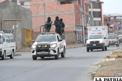 Traslado en ambulancia del Gobernador de Santa Cruz, Luis Fernando Camacho /EFE