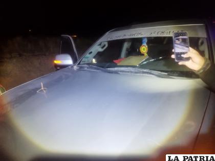 El vehículo oficial fue atacado por presuntos contrabandistas /LA PATRIA