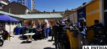 Trabajadores de EMAO levantan vigilia y paro de recojo de basura /LA PATRIA 
