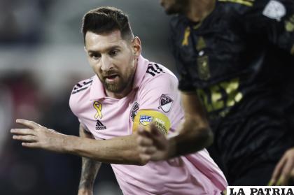 Está en duda la presencia de Messi en el partido de este sábado /EFE