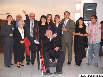 Don Enrique junto a parte de su familia
