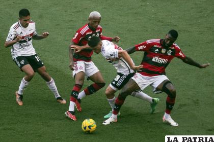 Sao Paulo pudo ganar en su visita al Flamengo en el Maracaná /EFE