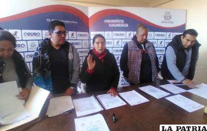 Dirigentes de la asociación municipal durante la conferencia de prensa /LA PATRIA