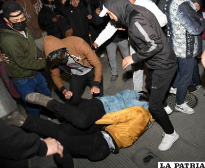 Agresión a un periodista que cubría el Congreso de la FBF /APG