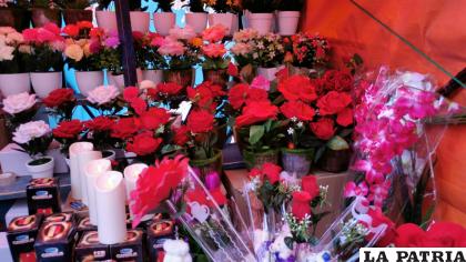 Las flores son parte importante de esta fecha, ya sean naturales o para regalo /LA PATRIA
