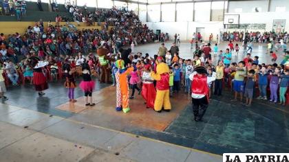 Niños festejando el Día del Estudiante / RRSS
