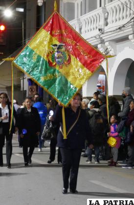 Exalumnas, presentes en el desfile de las Bodas de Oro
